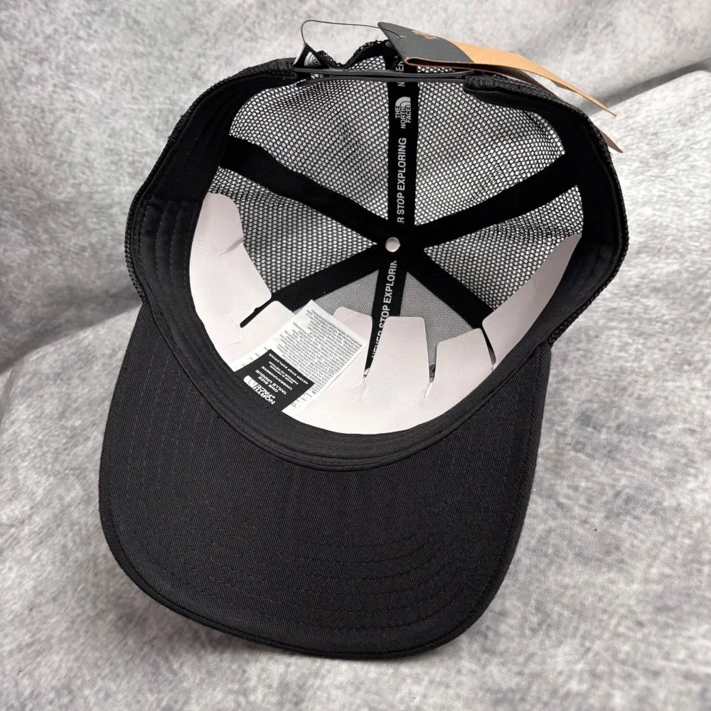 The North Face Embroidered‎ Mudder Trucker Hat Bear with Cub Graphic Unisex NWT